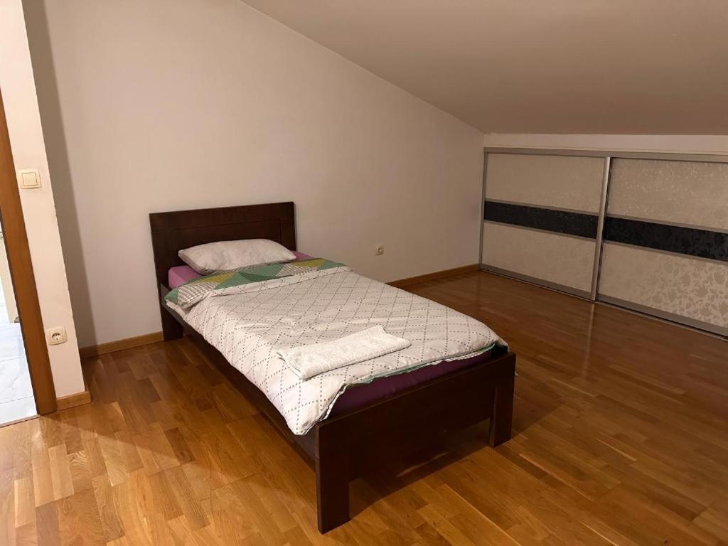 Rooms Near The Airport Sarajewo Zewnętrze zdjęcie